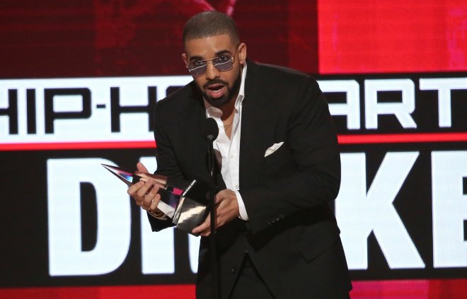 AI hitem ve stylu Drakea a The Weeknd vyděsila showbyznys. Umělci se bojí o svá autorská práva