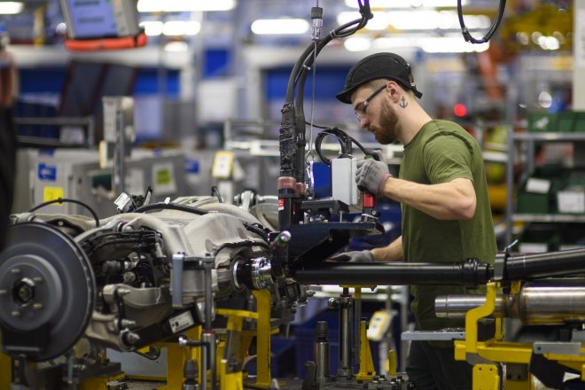 Kyberútok vyřadil automobilku Jaguar Land Rover až do října