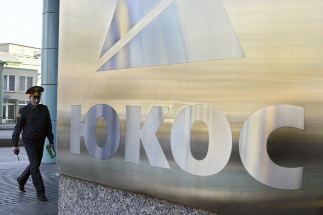 Rusko musí zaplatit 50 miliard dolarů akcionářům Jukosu