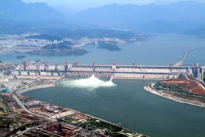 Největší vodní elektrárna světa, Tři soutěsky na řece Jang-c'-ťiang.