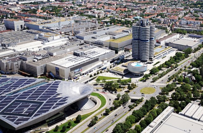 BMW nalije miliardy do mnichovské centrály. Do tří let v ní bude vyrábět už jen elektromobily