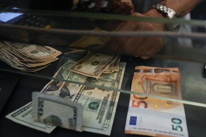 Investoři přesouvají kapitál z USA do EU a Japonska