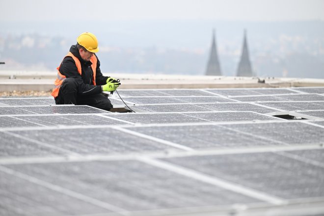 Společnost ČEZ představila 29. listopadu 2022 velkou fotovoltaickou elektrárnu, kterou staví v Kongresovém centru Praha.