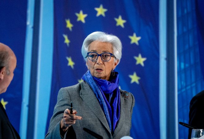 Šéfka ECB Christine Lagardeová oznamuje zvyšování základní úrokové sazby.