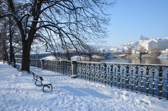 Pražský hrad, zasněžená Praha