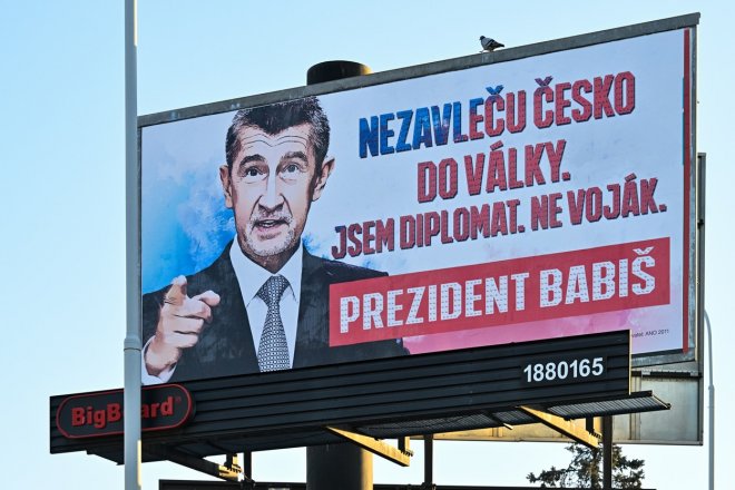 Babiš zaplavil Česko billboardy. Jeho prezidentské šance mírně rostou, hlásí sázkovky