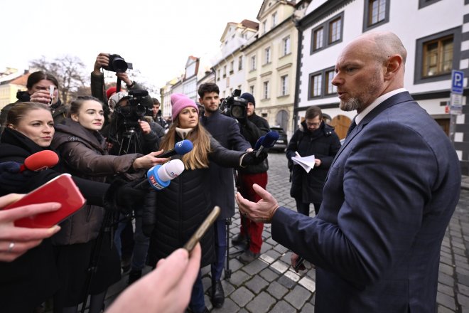 ředseda Národního akreditačního úřadu (NAÚ) Robert Plaga hovoří s novináři po zasedání rady NAÚ, 19. ledna 2023 v Praze.