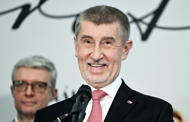 Andrej Babiš na tiskové konferenci, na které poblahopřál Petru Pavlovi k vítězství ve volbách.