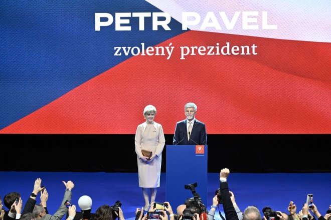 Nově zvolený český prezident Petr Pavel s budoucí první dámou Evou.