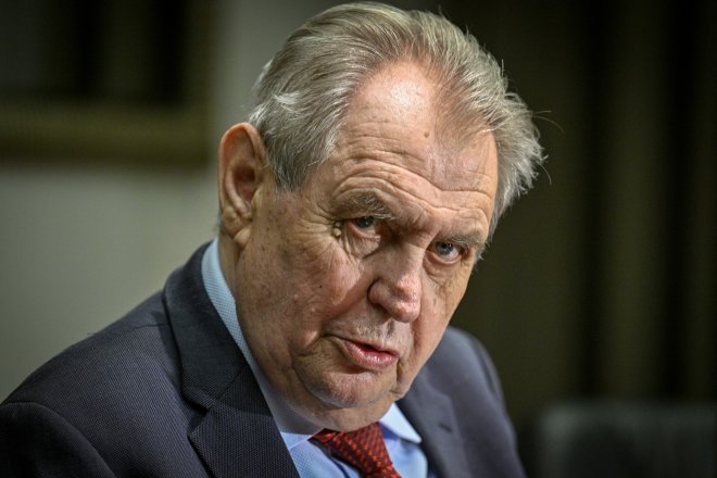 Dopis čtenáře: Miloš Zeman nestál proti komunistickému režimu. Byl jeho součástí