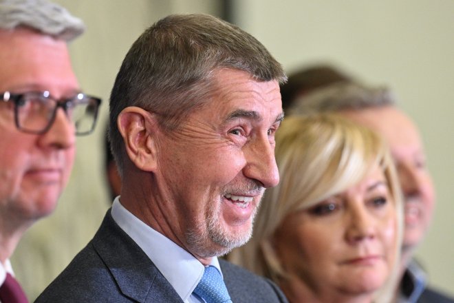 Andrej Babiš zůstává poslancem i šéfem ANO