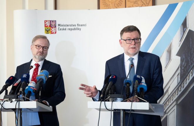 Premiér Petr Fiala a ministr financí Zbyněk Stanjura