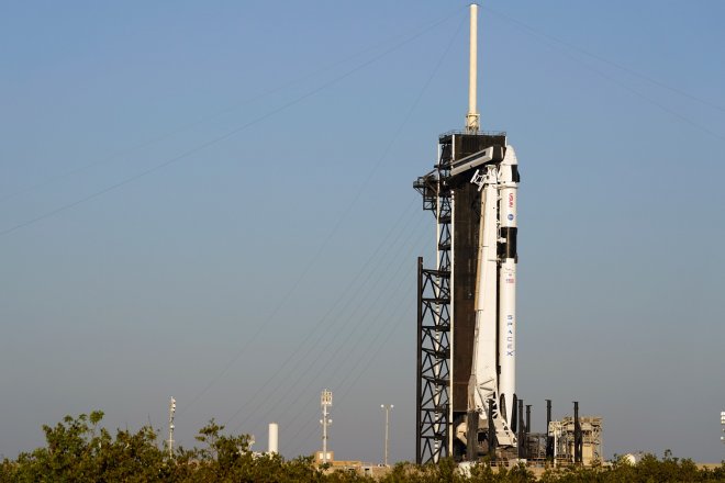 Raketa Falcon 9 dnes neodstartovala, zradila ji technika. Další pokus je možný už zítra