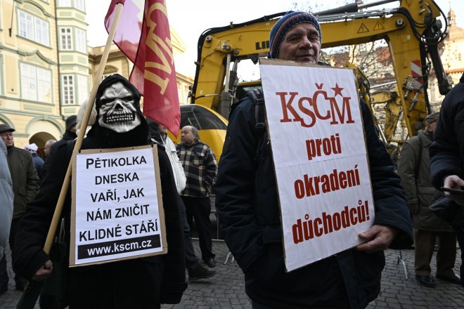 Demonstrace, na které nově vzniklý spolek Nespokojení představil petici Braňme naše důchodce.