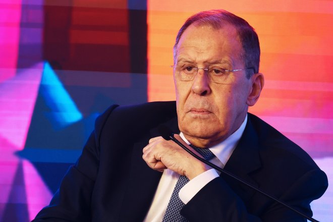 Ruský ministr zahraničí Lavrov na konferenci v Dillí.