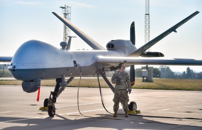 Ruský bojový letoun Su-27 zasáhl vrtuli amerického průzkumného dronu Reaper (na snímku), uvedla americká armáda. Dron se zřítil do Černého moře.