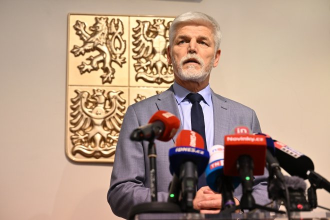 Prezident Pavel se rozhodl podepsat spornou vládní novelu o snížení červnové valorizace důchodů.