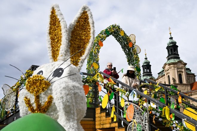 Přípravy na otevření Velikonočních trhů na Staroměstském náměstí, 23. března 2023, Praha.