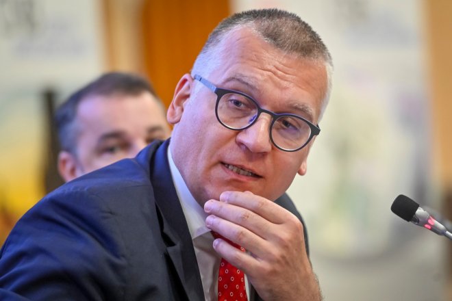 Bývalý viceguvernér ČNB Marek Mora bude od dubna náměstkem ministra financí Zbyňka Stanjury.