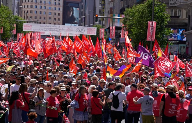 Svátek práce je tradičně spojován s demonstracemi a levicí, ale to je omyl. Místo mávátek v nadcházejících letech bude mít cenu opět si připomínat, jak důležitou roli v životě lidí práce hraje.