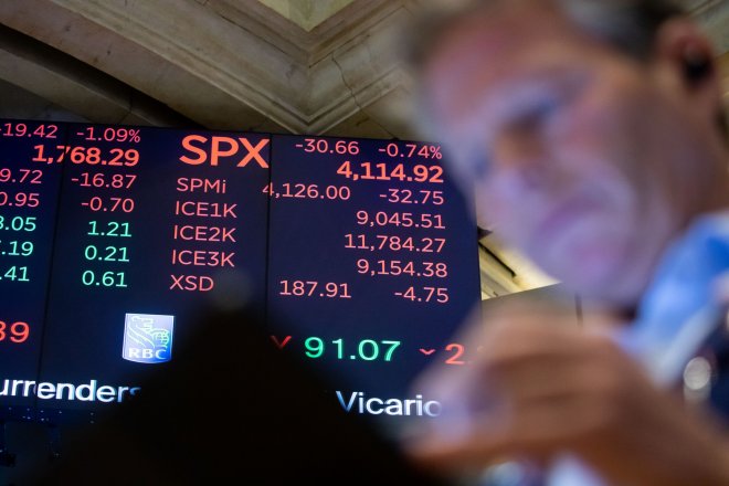 Během minulého týdne akciové trhy projevily opět větší nestabilitu, S&P 500 se neúspěšně pokusil překročit hranici 4200 bodů.