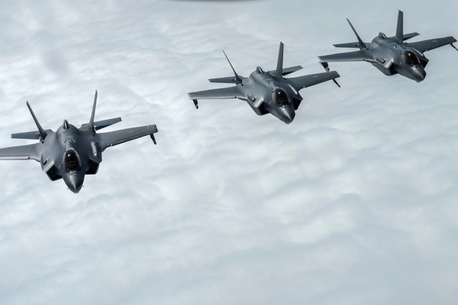 Norské stíhačky F-35 Lightning během cvičení Arctic Challenge Exercise (ACE) na letecké stanici Orlandet, Norsko, čtvrtek 1. června 2023.