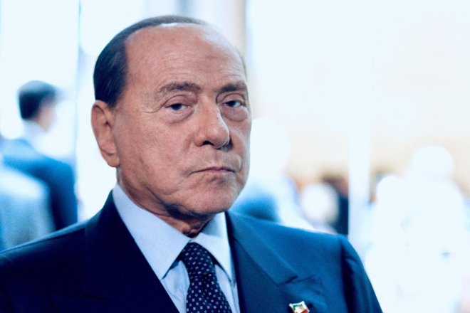 Silvio Berlusconi zemřel.