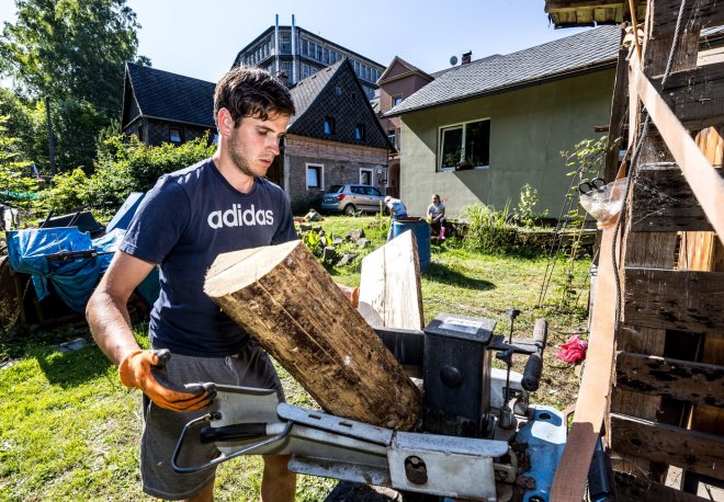 Letní brigády a daně: Co si pohlídat, ať neplatíte víc, než musíte