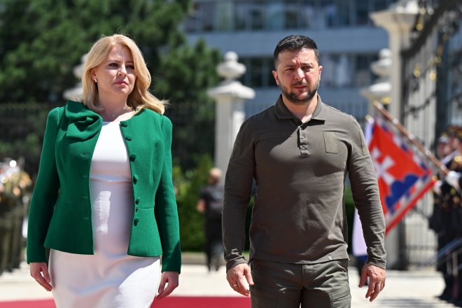 Ukrajinský prezident Zelenskyj přijel na návštěvu Slovenska, kde ho přijala slovenská prezidentka Zuzana Čaputová