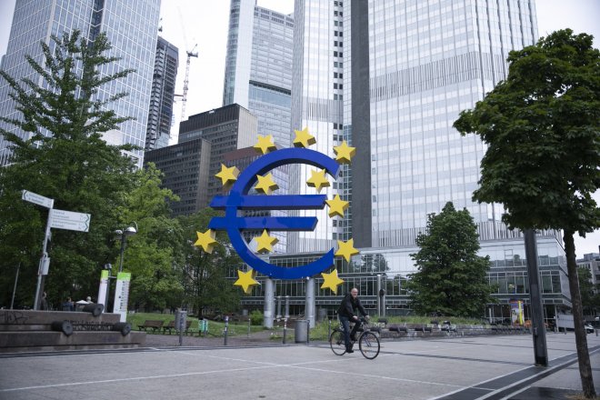 Sníží ECB sazby již nyní? Kdyby chtěla šokovat trhy, tak ano