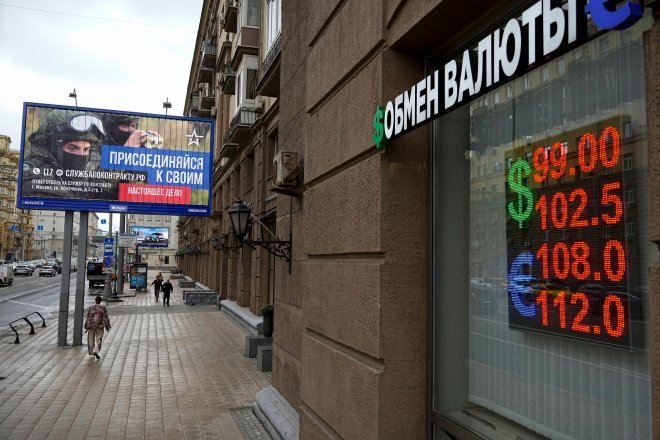 Lukáš Kovanda: Rusko nouzově zastavilo pád rublu. Otázkou je na jak dlouho