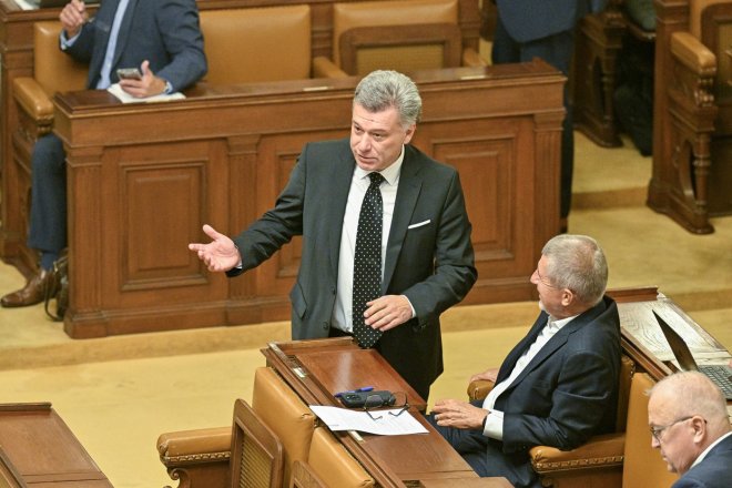 Pavel Blažek a Andrej Babiš ve Sněmovně