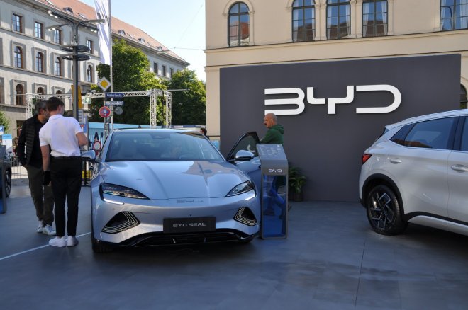 Čínské automobilky dál decimují ty evropské. Předstihly Audi a Renault