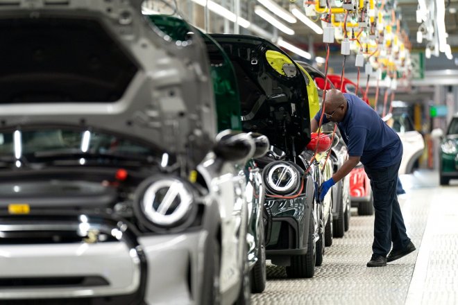 BMW chystá v Německu velké škrty. Zruší téměř desetinu míst