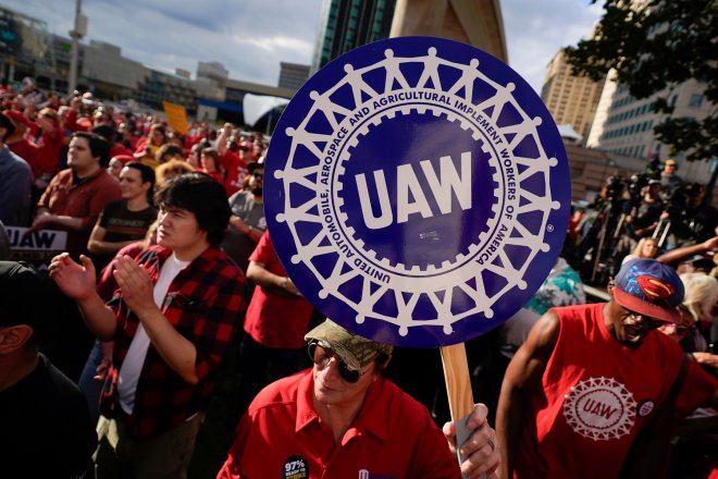 stávkující automobilových odborů UAW v USA