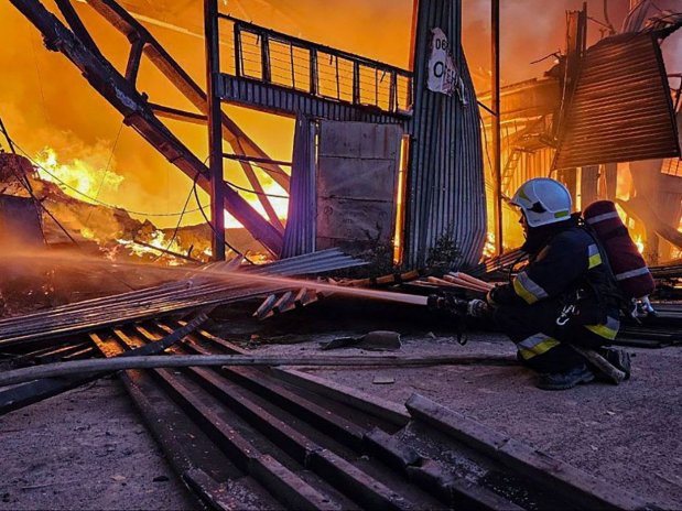 Tři sta tun humanitární pomoci Ukrajině shořelo na popel