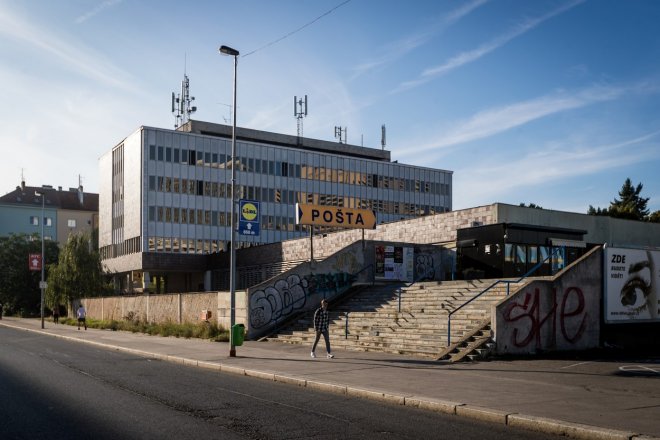 Praha koupí budovu České pošty v ulici Na Strži