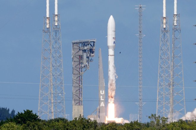 Projekt Kuiper. Amazon vyslal do vesmíru první družice, které mají svět připojit k internetu.