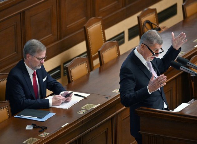 Fialova vláda pokračuje. Důvěru sněmovny získala i na potřetí