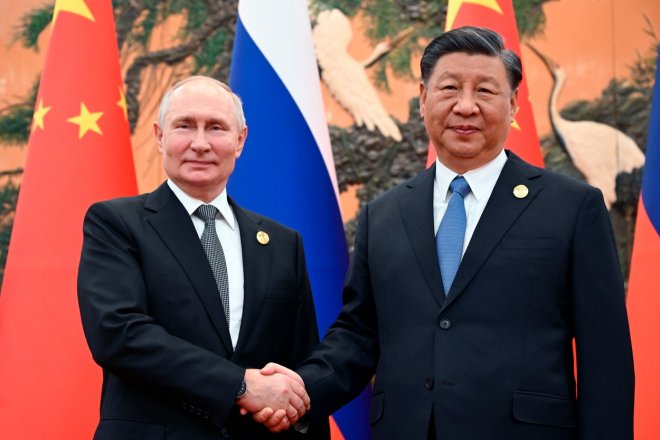Putin je v Pekingu s jaderným kufříkem