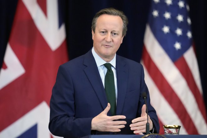 Nový šéf britské diplomacie David Cameron v USA