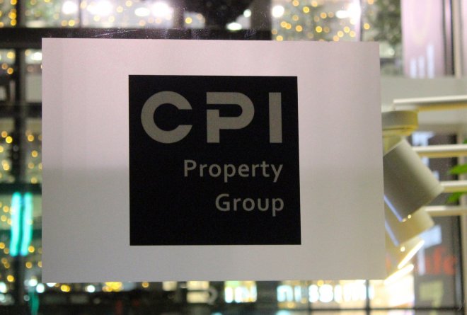 Magnát Vítek prodává, aby snížil dluh. A CPI má slabší čísla