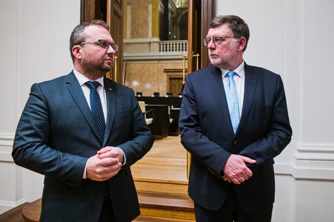 Ministři Marian Jurečka a Zbyněk Stanjura u Ústavního soudu kvůli snížení valorizace důchodů