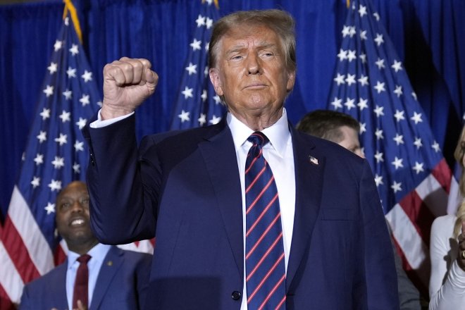Trump zvítězil v republikánských primárkách v New Hampshire