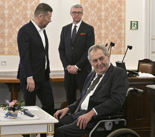 Zeman zesměšnil Fialův kabinet, nazval ho vládou amatérů. A sklidil potlesk