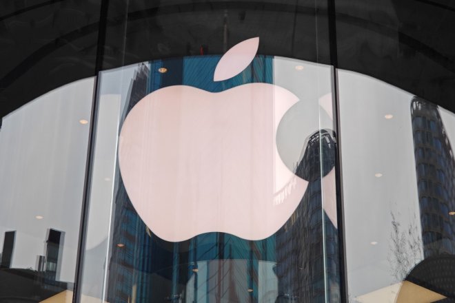 Apple zvýšil čtvrtletní zisk, jeho tržby se vrátily k růstu
