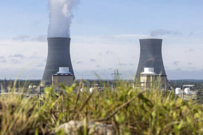 Výstavba bloků Vogtle 3 a 4 v americké Georgii. Projekt byl dokončen v roce 2024 a stal se prvním novým jaderným rozšířením v USA po více než třiceti letech.