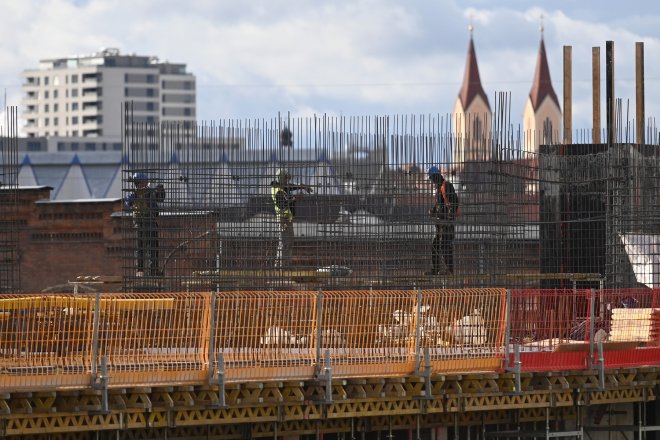 Stavebníkům rostou mzdové náklady, výstavba zdraží