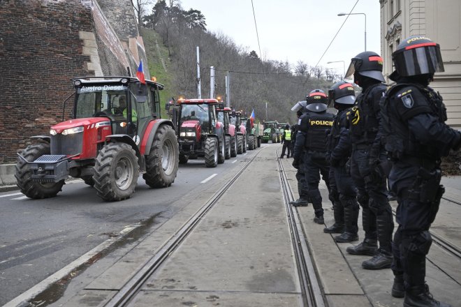 Na protest zemědělců do Prahy vyjelo 700 traktorů