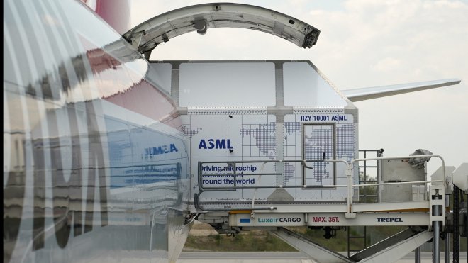 Výrobce čipů ASML je díky vývozu do Číny v zisku, má ale málo zakázek